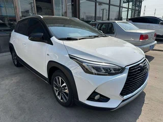 2022 Toyota Yaris IV, белый, 1440000 рублей, вид 2