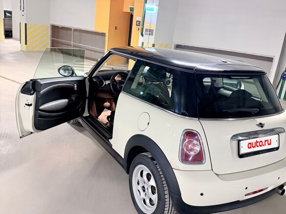 2012 Mini Hatch Cooper II (R56) Рестайлинг, белый - вид 13