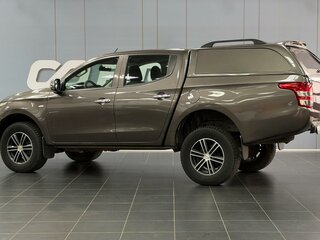 2017 Mitsubishi L200 V, коричневый, 2170000 рублей, вид 2