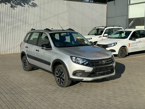 2026 Lada (ВАЗ) Granta Cross I Рестайлинг, серебристый, 1241000 рублей - вид 2
