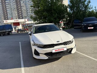 2021 Kia K5 III, белый, 2600000 рублей, вид 4