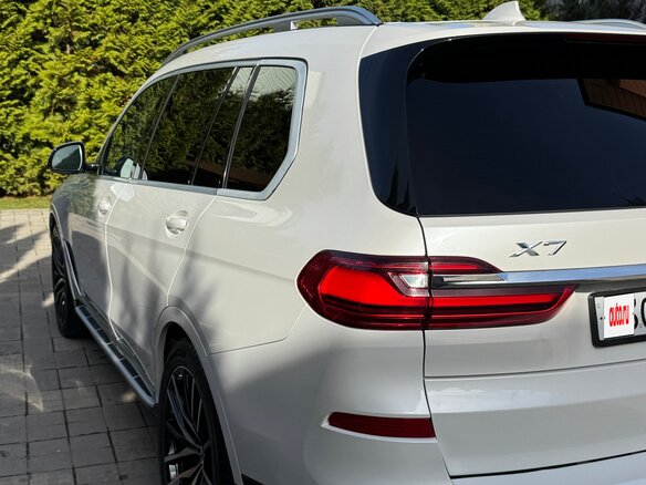 2021 BMW X7 40i I (G07), белый, 8800000 рублей - вид 4