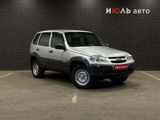2017 Chevrolet Niva I Рестайлинг, серебристый, 650000 рублей, вид 3