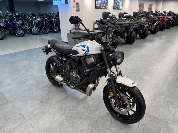 2023 Yamaha XSR700, белый, 855000 рублей - вид 5