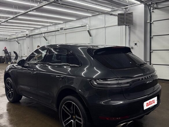 2021 Porsche Macan S I Рестайлинг, серый, 7500000 рублей - вид 4
