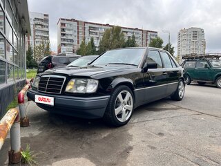 1995 Mercedes-Benz E-Класс 200 I (W124), чёрный, 875000 рублей, вид 1