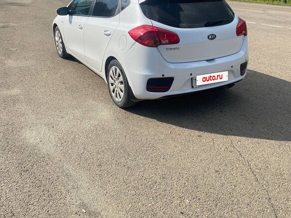 2018 Kia Ceed II Рестайлинг, белый, 1500000 рублей - вид 3
