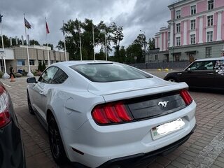 2019 Ford Mustang VI Рестайлинг, белый, 2200000 рублей, вид 2
