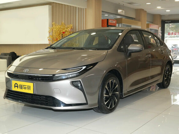 2026 Toyota Corolla XII (E210) Рестайлинг 2, бежевый, 3250000 рублей