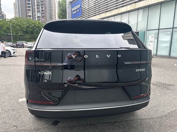 2026 Volvo XC70 III, чёрный, 6700000 рублей - вид 3
