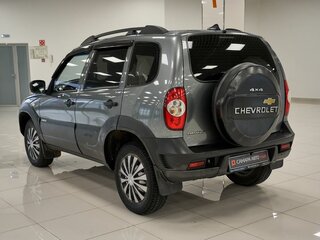 2018 Chevrolet Niva I Рестайлинг, серебристый, 642000 рублей, вид 4