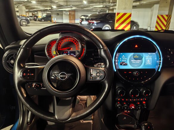 2021 Mini Hatch Cooper III (F55/F56) Рестайлинг 2, чёрный, 2300000 рублей - вид 6
