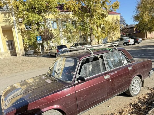 2006 Lada (ВАЗ) 2105, пурпурный, 160000 рублей