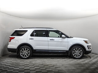 2017 Ford Explorer V Рестайлинг, белый, 2399777 рублей, вид 4