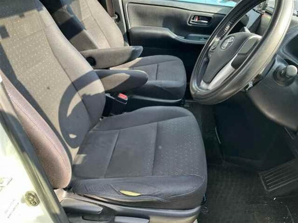 2015 Toyota Voxy III (R80), белый, 1590000 рублей - вид 8