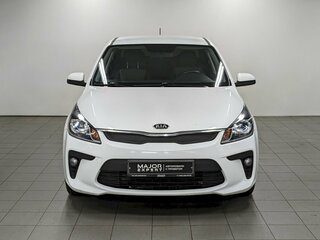 2020 Kia Rio IV, белый, 1290000 рублей, вид 2