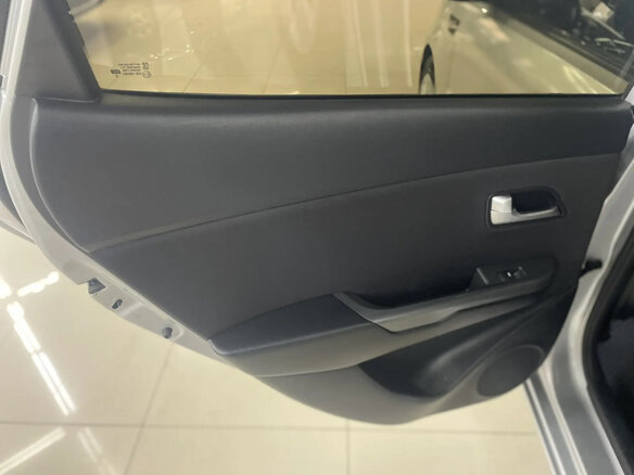2015 Kia Rio III Рестайлинг, серебристый, 1000000 рублей - вид 16