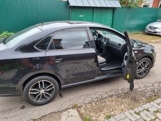 2013 Volkswagen Polo V, чёрный, 570000 рублей, вид 3