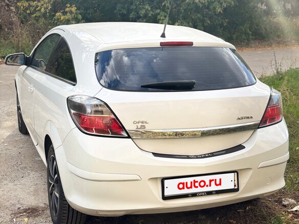 2008 Opel Astra GTC H Рестайлинг, белый, 475000 рублей - вид 4