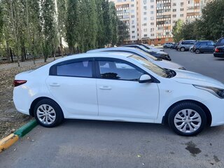 2018 Kia Rio IV, белый, 1140000 рублей, вид 3