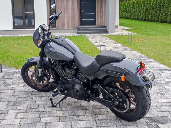 2022 Harley-Davidson Low Rider, серый, 1507680 рублей - вид 3