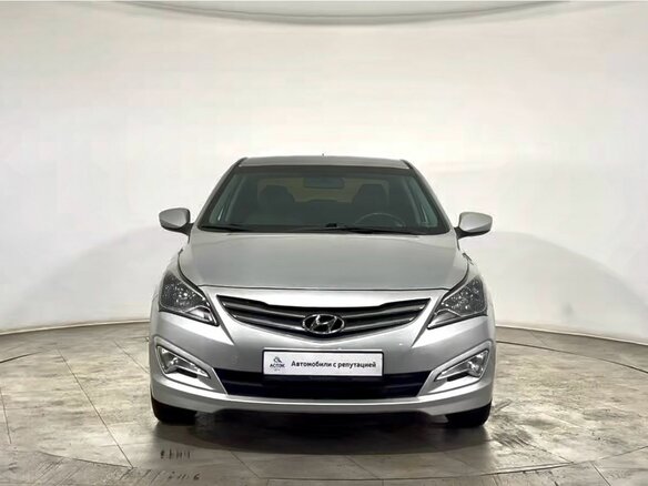 2016 Hyundai Solaris I Рестайлинг, серебристый, 1100000 рублей - вид 1