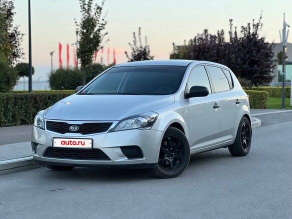 2011 Kia Ceed I Рестайлинг, серебристый, 770000 рублей - вид 1