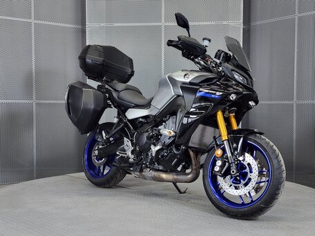 2021 Yamaha MT-09 Tracer (FJ-09), серебристый, 1277000 рублей, вид 2