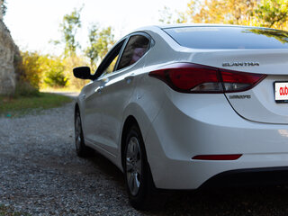 2014 Hyundai Elantra V (MD) Рестайлинг, белый, 900000 рублей, вид 4