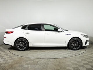2019 Kia Optima IV Рестайлинг, белый, 1737980 рублей, вид 4