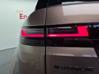2026 Land Rover Range Rover Evoque II Рестайлинг, коричневый, 6400000 рублей, вид 3