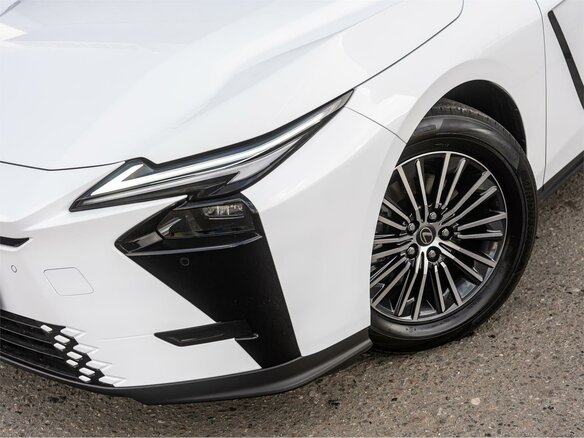 2026 Lexus ES 300h VIII, белый, 7770000 рублей - вид 3