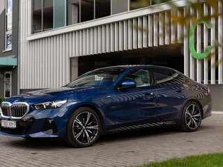 2023 BMW 5 серии 520d xDrive VIII (G60/G61/G68), синий, 7350000 рублей, вид 2