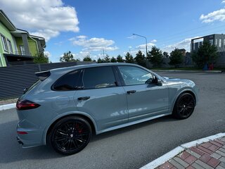 2017 Porsche Cayenne GTS II Рестайлинг (958), серый, 4500000 рублей, вид 4