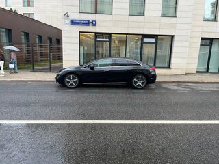 2022 Mercedes-Benz EQE 350+, чёрный, 6200000 рублей, вид 4