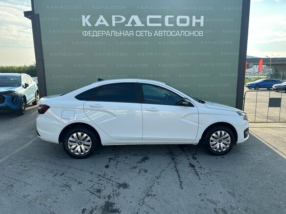 2024 Lada (ВАЗ) Vesta I Рестайлинг (NG), белый - вид 3
