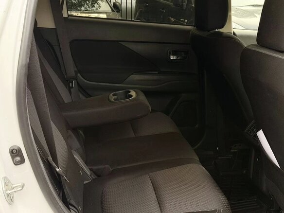 2019 Mitsubishi Outlander III Рестайлинг 3, белый, 1700000 рублей - вид 12