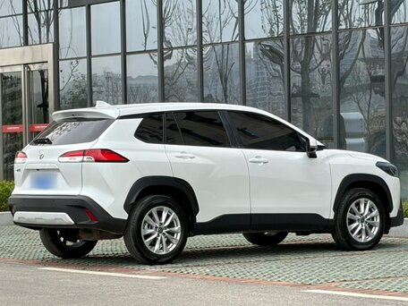2025 Toyota Corolla Cross I Рестайлинг, белый, 2790000 рублей, вид 3