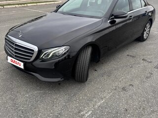 2016 Mercedes-Benz E-Класс 200 V (W213, S213, C238), чёрный, 2175000 рублей, вид 1