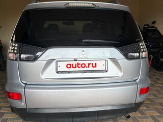2010 Mitsubishi Outlander II Рестайлинг, серебристый, 1100000 рублей, вид 5