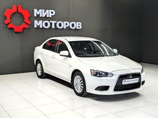 2011 Mitsubishi Lancer X Рестайлинг, белый, 735000 рублей, вид 3