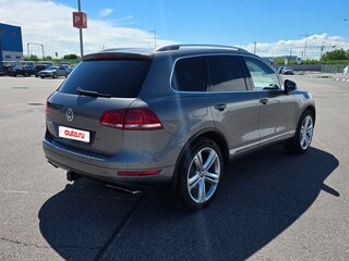 2013 Volkswagen Touareg II, серый, 2390000 рублей, вид 4