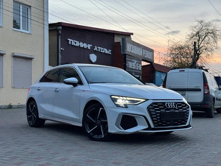 2023 Audi A3 Sportback 35 TFSI IV (8Y), белый, 2450000 рублей, вид 3