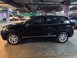 2011 Volkswagen Touareg II, чёрный, 1820000 рублей, вид 4