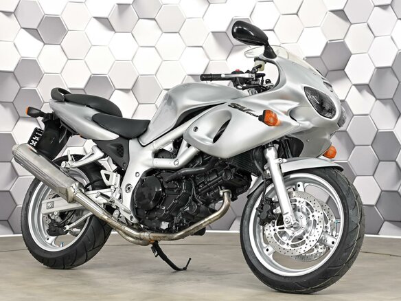 1999 Suzuki SV 650, серебристый, 327000 рублей