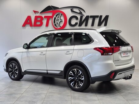2021 Mitsubishi Outlander III Рестайлинг 3, белый, 3300000 рублей, вид 5
