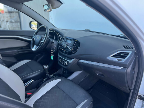 2019 Lada (ВАЗ) Vesta SW Cross I, белый, 920000 рублей - вид 7
