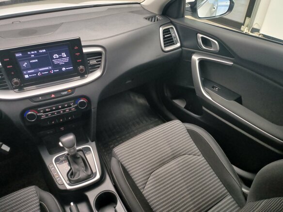 2021 Kia Ceed III Рестайлинг, белый, 1850000 рублей - вид 14