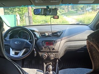 2013 Kia Rio 5-speed III, серебристый, 670000 рублей, вид 3