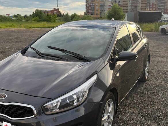 2017 Kia Ceed II Рестайлинг, серый, 1090000 рублей - вид 1